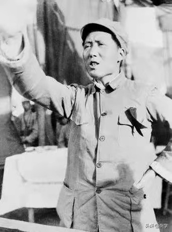 “邱小姐”宣传照流出后，周恩来紧急指示：必须把地面部分裁掉