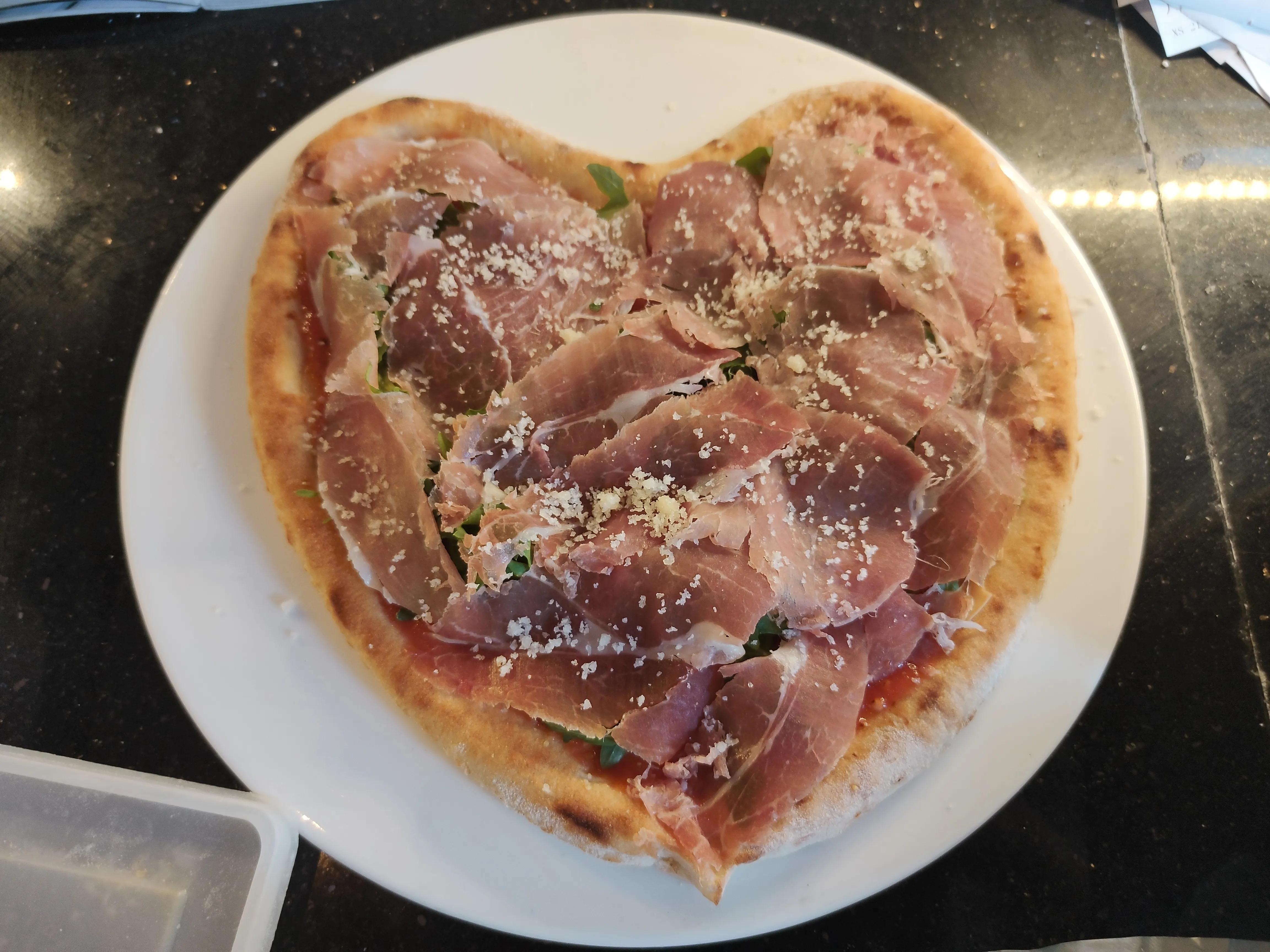 美味的披萨可口的情人节披萨攻略,那不勒斯玛格丽特披萨