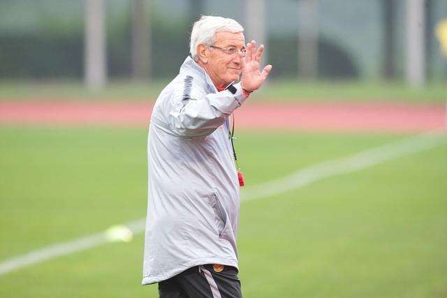 别拿卡纳瓦罗当白求恩，中国男足*案惨**的原因是要求太多，给的太少