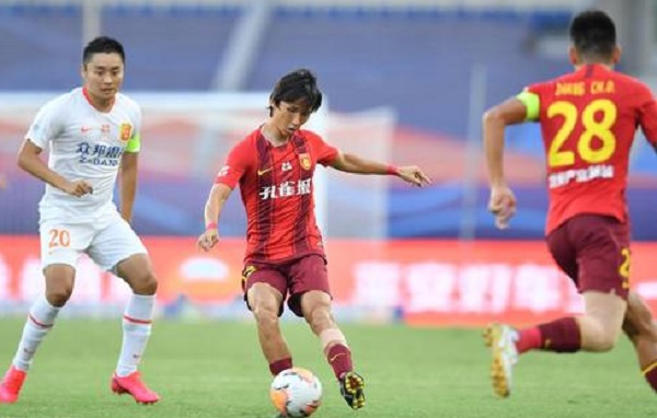 中超22岁新星再现世界级传球,中超球员神级停球