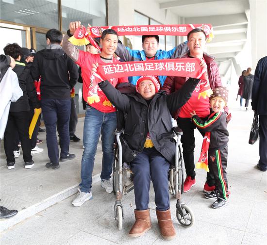 延边足球不惧倒下重头再来,延边队的西瓜奶奶