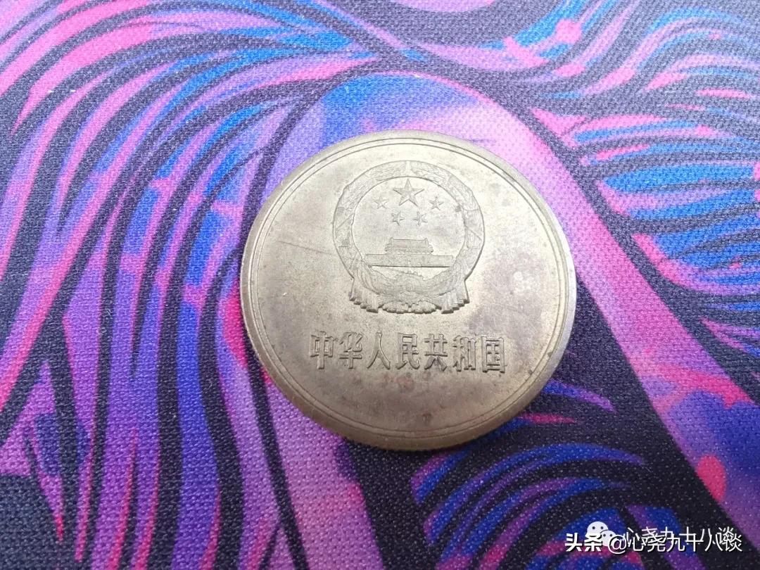 晚风还新,时光未老,每一枚硬币都是来过的见证,致敬逝去的岁月