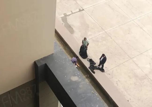 请人装空调安装师傅出事算谁的,请装空调师傅如果出事要负责吗