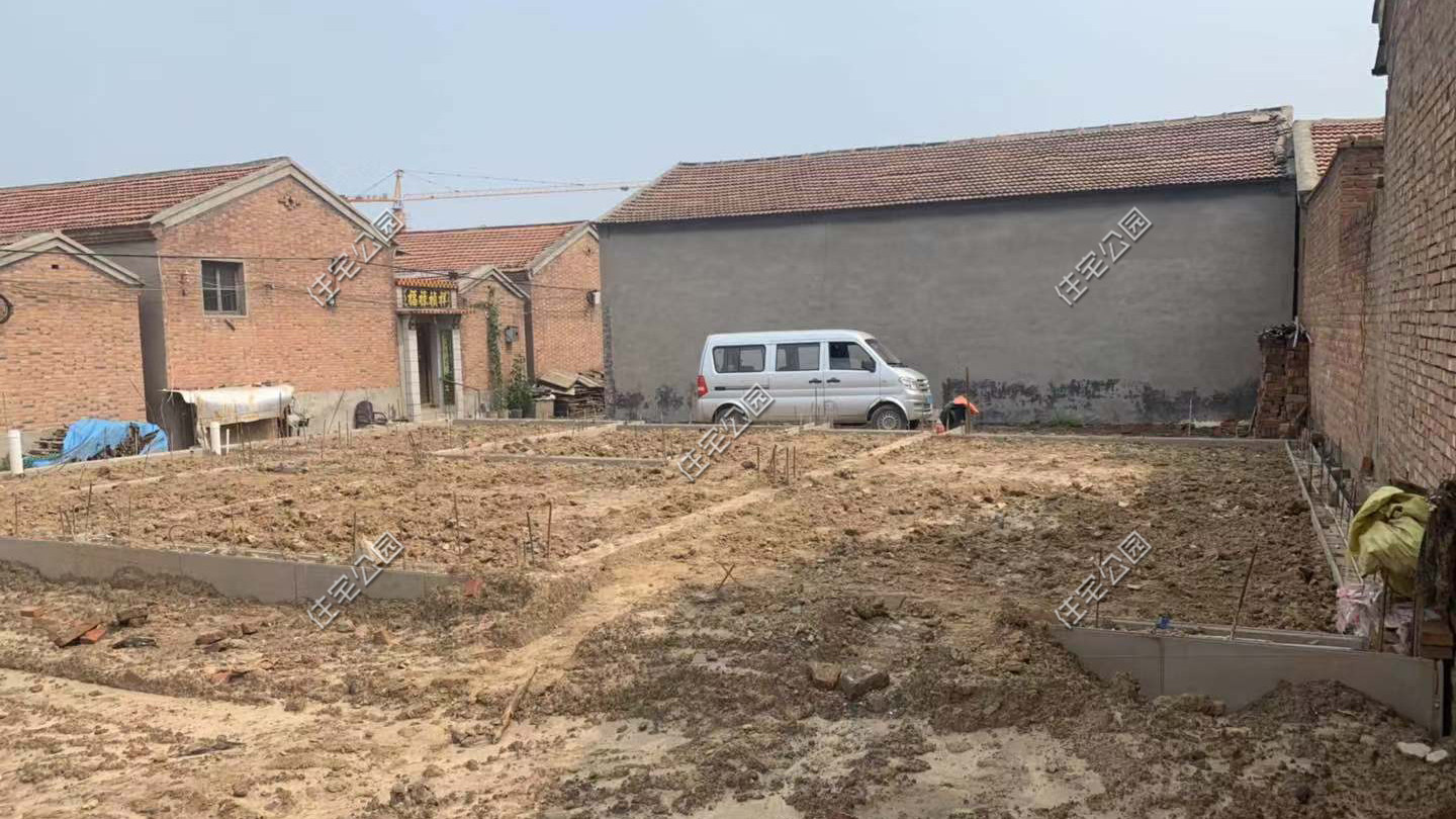 农村浇顶自建房,农村修建两层房屋15万小别墅