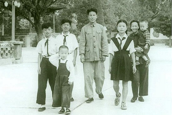 王鹤滨担任毛主席孩子们的家长,李讷为何对其不满:王叔叔不好