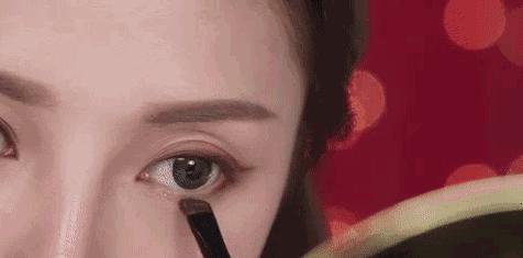 2023秋冬眼影盘推荐测评,2022流行秋季新款眼影盘红黑榜