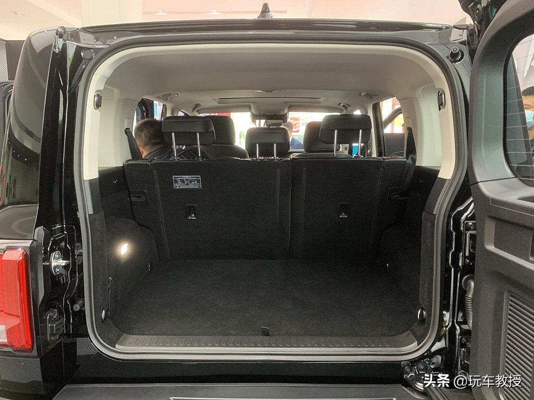 2023款坦克300顶配配置与讲解,全新一代坦克300总售量达到多少台