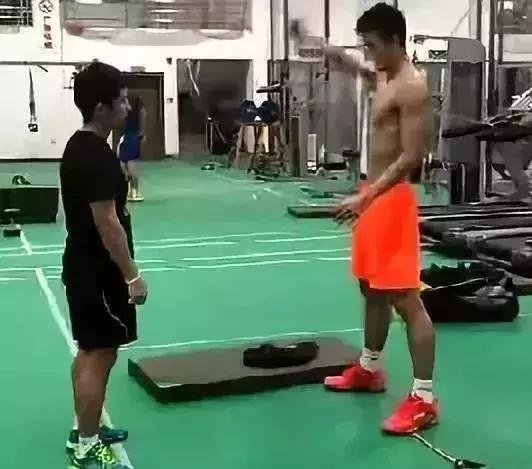 【羽毛球快速入门】lesson3丨羽毛球新手最易犯的十个坏习惯