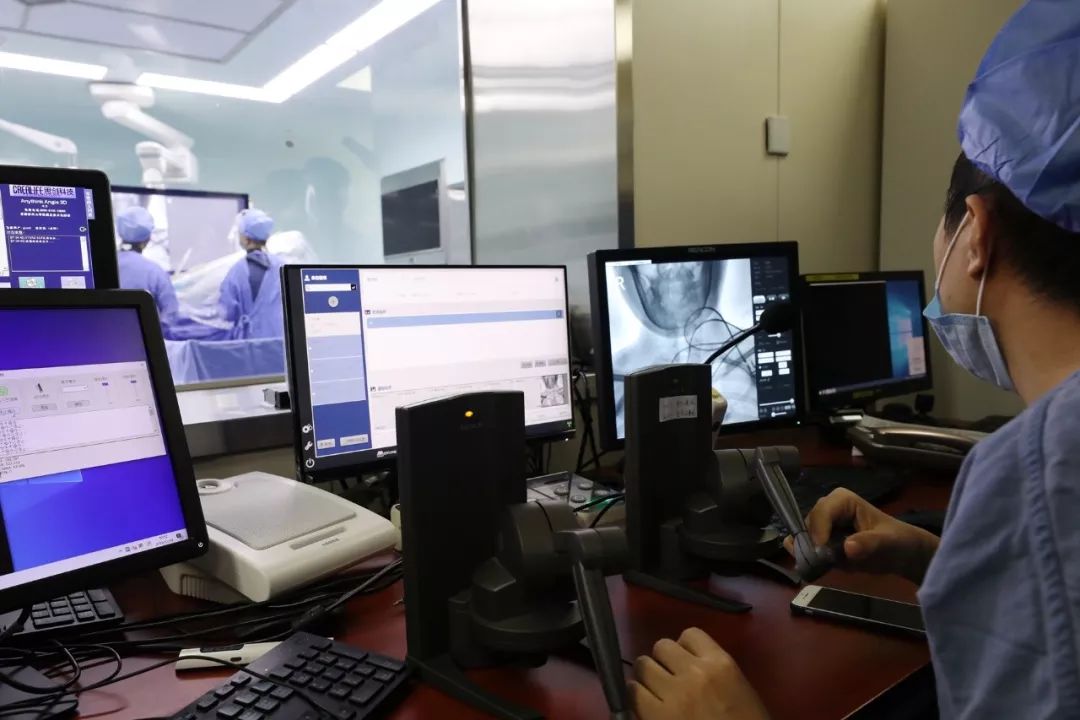 脑血管介入机器人,机器人脑血管造影