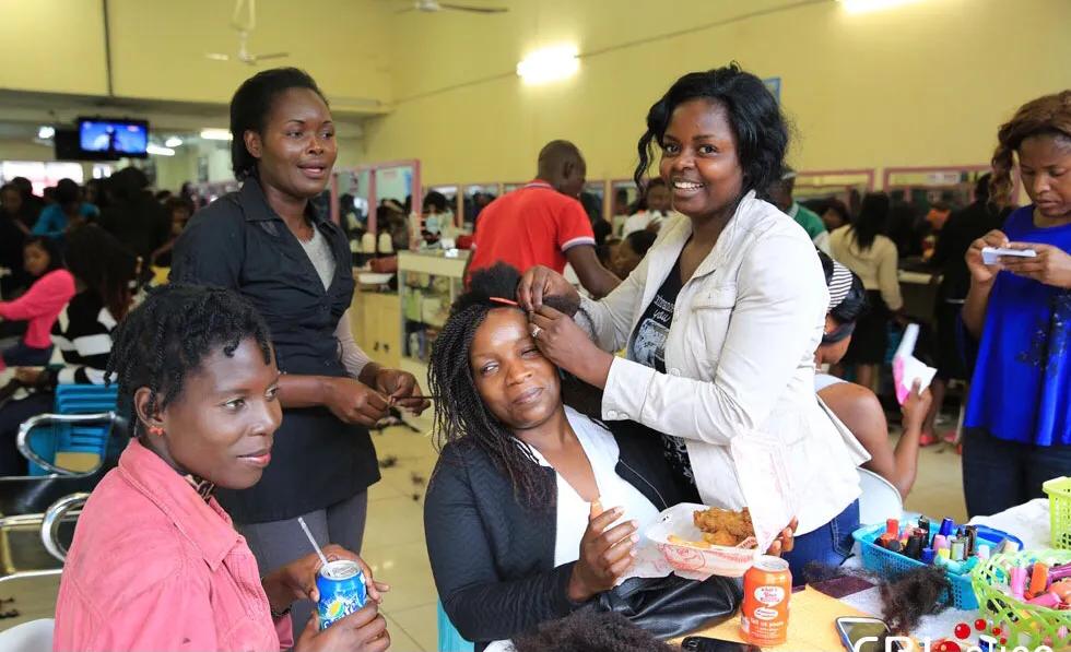 非洲最流行的工作，理发师、销售员、司机，每月工资600元