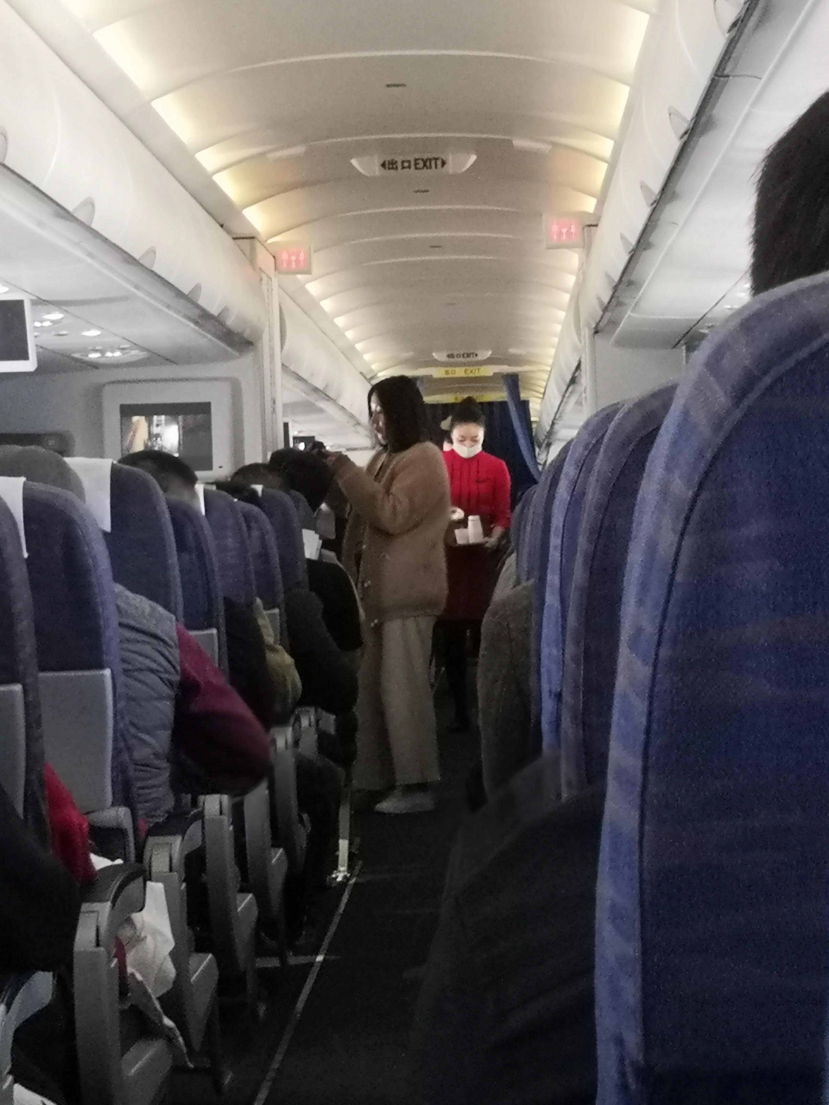 川航空乘新制服,川航的民航服务质量