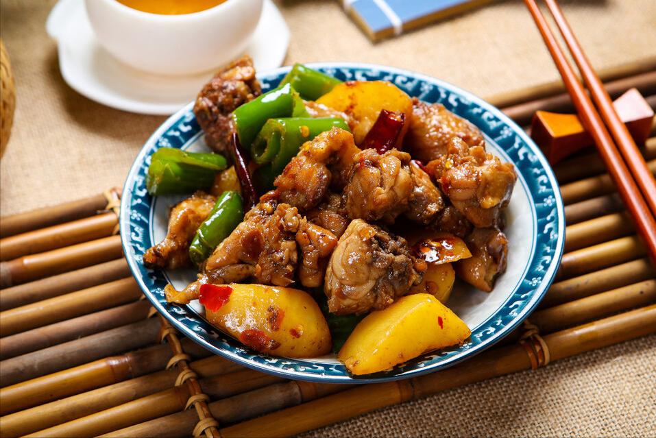 炖鸡肉时切记不要直接炖,鸡肉不用焯水怎么炖好吃又嫩呢