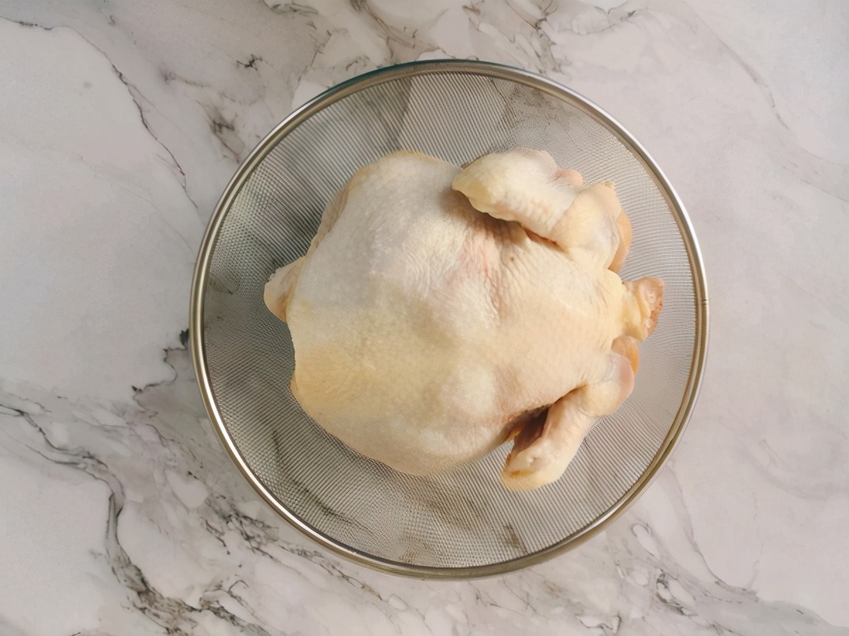 自己亲手做的盐焗鸡好吃好味道,简单又嫩滑的盐焗鸡