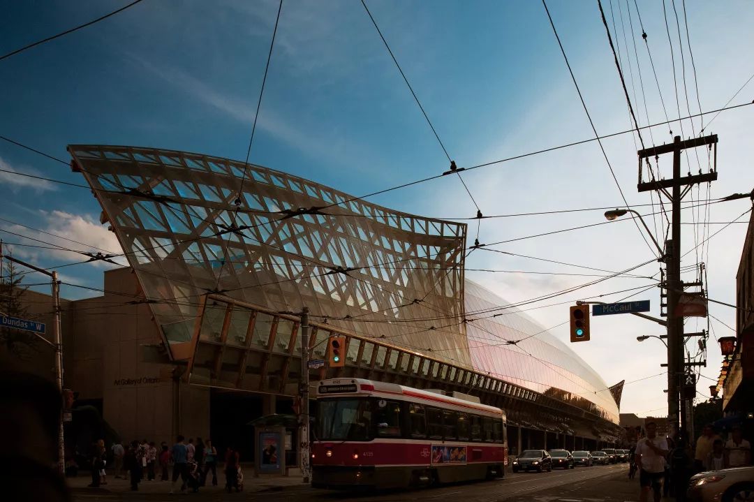 这场Dior杭州时装展，让我梦回2年前的加拿大