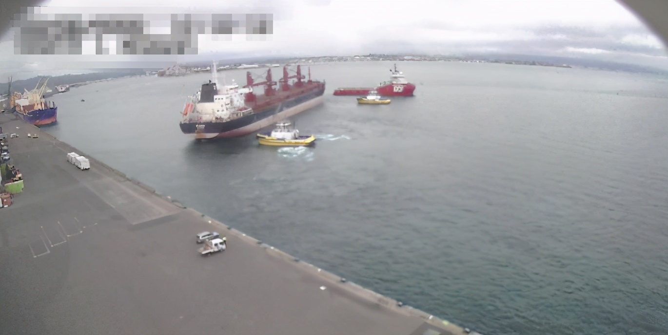 货船失控连撞两桥后沉没,船舶搁浅船长砸驾驶台后续