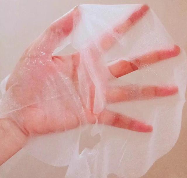 如何正确敷面膜补水效果好,坚持敷面膜好不好用