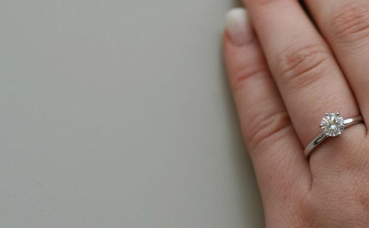 钻石的背后竟然隐藏着这样的秘密,原来钻石还隐藏了这么浪漫的寓意