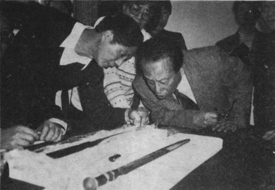 老农捡到古董宝剑竟然价值800w,专家文物低价买进高价卖出