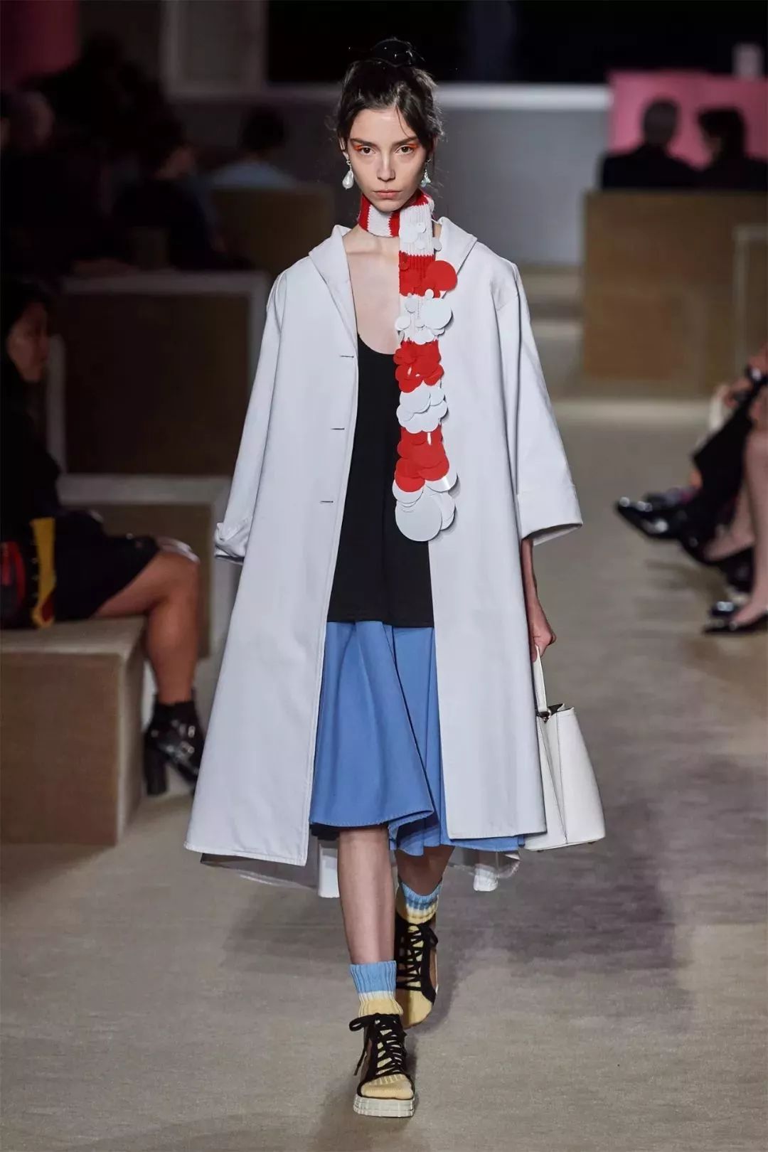 prada2019秋冬女装配色要点,prada2020早春度假系列