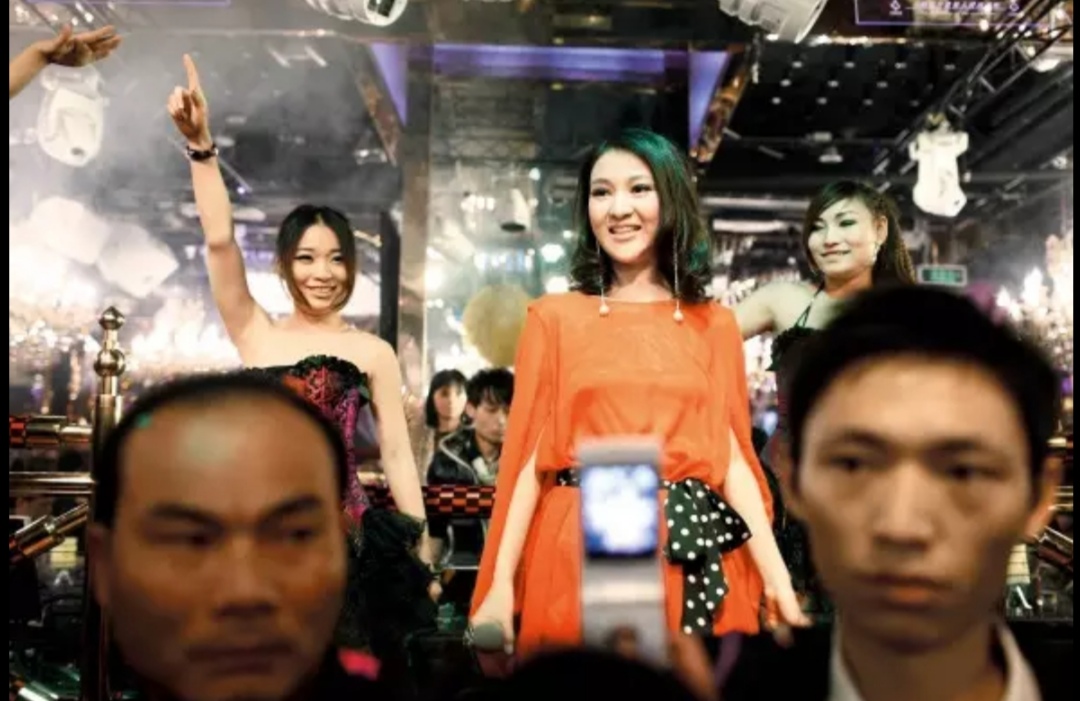 郭美美跟她妈妈照片,郭美美和妈妈一起采访