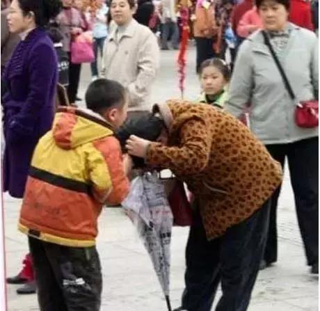 成年儿子打骂母亲该怎么办,成年子女打骂父母怎么判刑