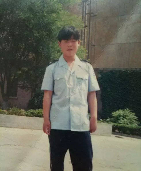 岳云鹏郭德纲大多少岁,岳云鹏14岁郭德纲26岁