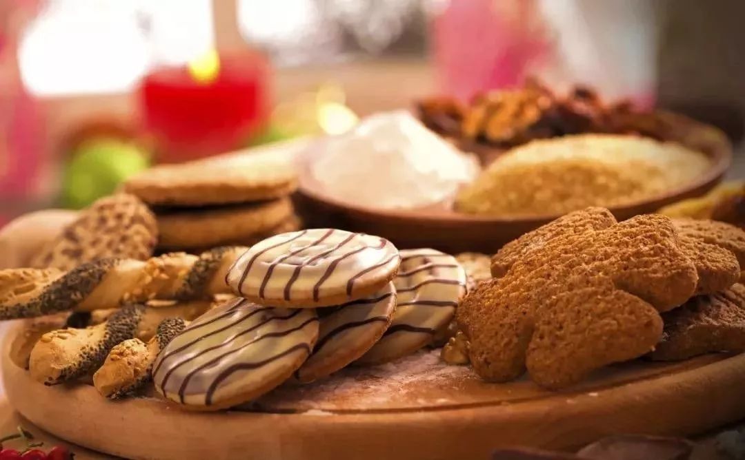 把葡萄放进微波炉爆炸实验,把两个葡萄放进微波炉