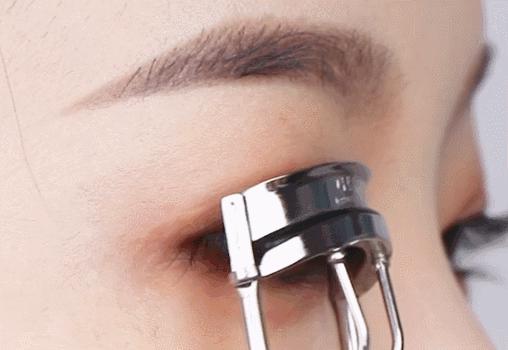 让睫毛变得又长又浓密的小妙招,睫毛又长又密小妙方