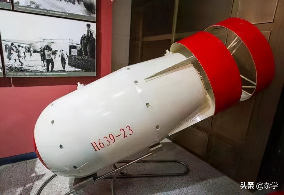 “邱小姐”宣传照流出后，周恩来紧急指示：必须把地面部分裁掉