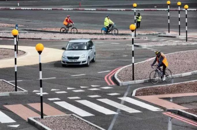 荷兰人骑自行车好吗 (为什么荷兰人喜欢骑车)