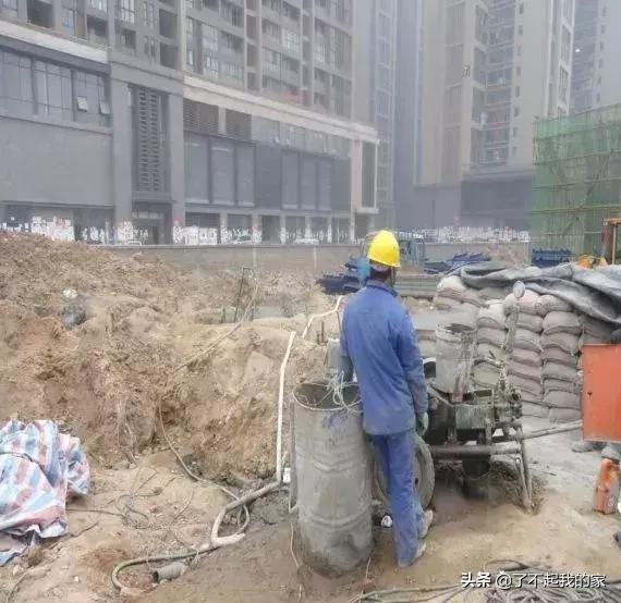 灌注桩钢筋笼卡住导管怎么办,打桩塌孔原因