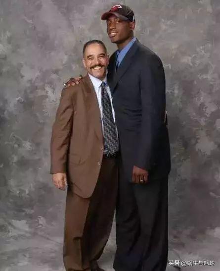 韦德为啥穿3号球衣,韦德含泪退役三号球衣