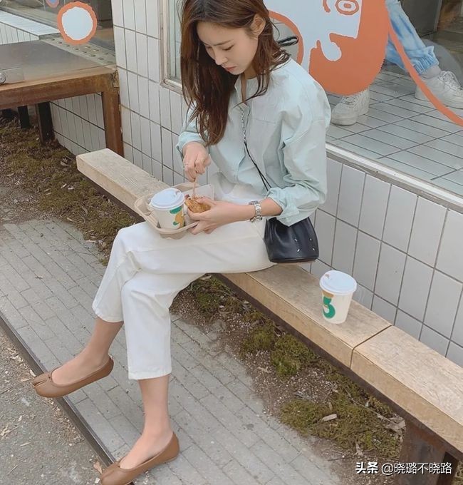 今年最流行的阔腿裤女款米色,新款裤子女最流行的阔腿裤