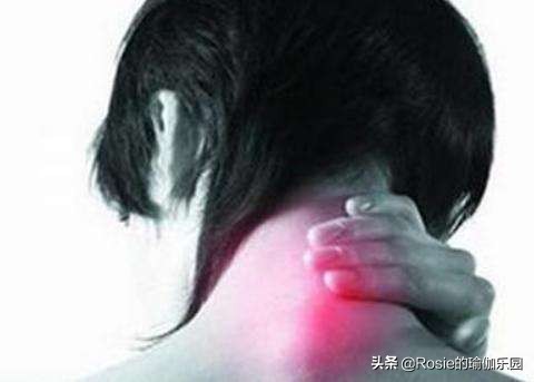 女人脖子后面的富贵包是什么原因,脖子后面有富贵包怎么让它消除