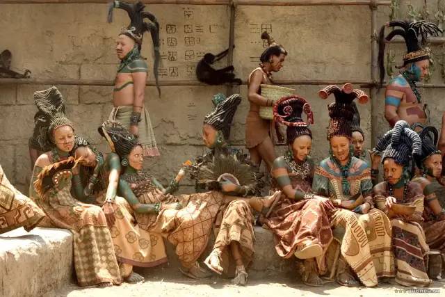 人类历史上最大尺度画面,赤裸裸拍了出来,这电影到底隐喻什么?