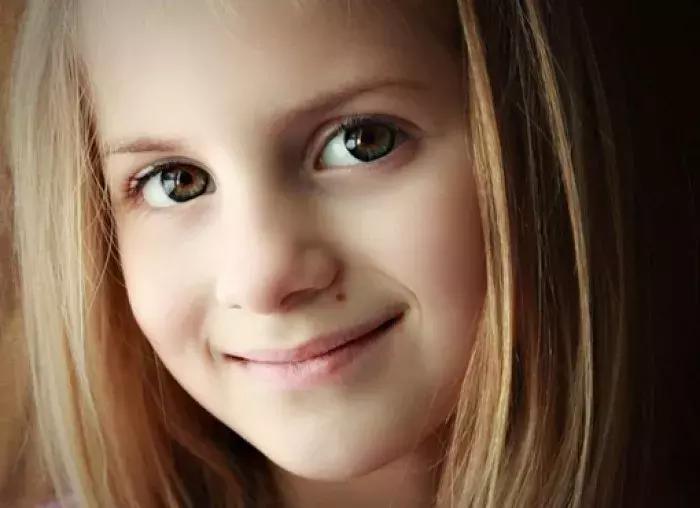 被笔扎到有色素变成痣了,被铅笔扎出一颗痣