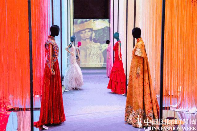 用丝线牵引时尚|“天锦地绣·华夏大美”刺绣艺术展精彩纷呈