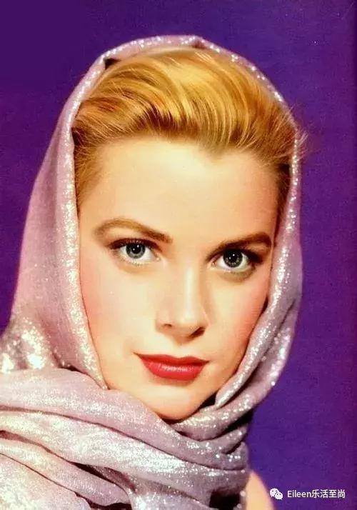 弃出轨前夫再惹桃花，纽约名媛离婚爆红，5000套美裙包裹励志大戏