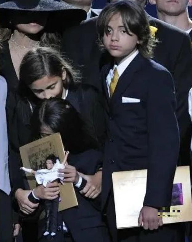 迈克尔杰克逊的第三个孩子现状,迈克尔杰克逊的儿女现状