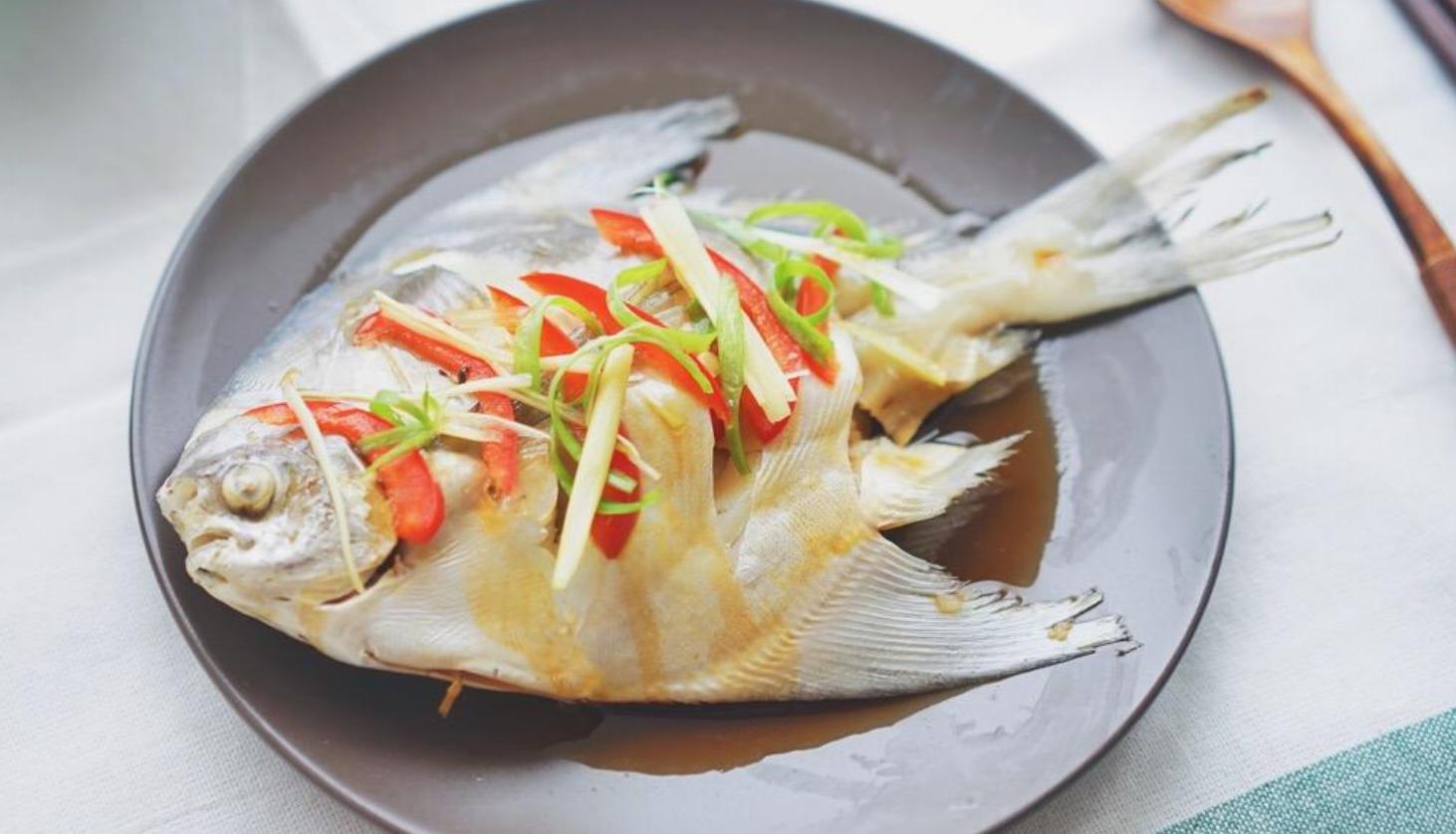 鲳鱼的做法大全清蒸视频,冷冻鲳鱼的做法清蒸还是红烧