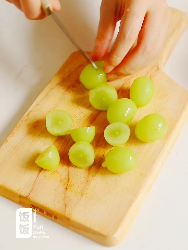 草莓青提气泡水,青提乌龙气泡水