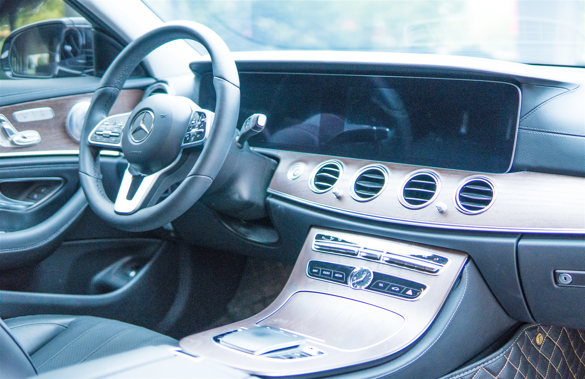 梅赛德斯奔驰e300l最新款,2012款梅赛德斯奔驰e300l优雅型