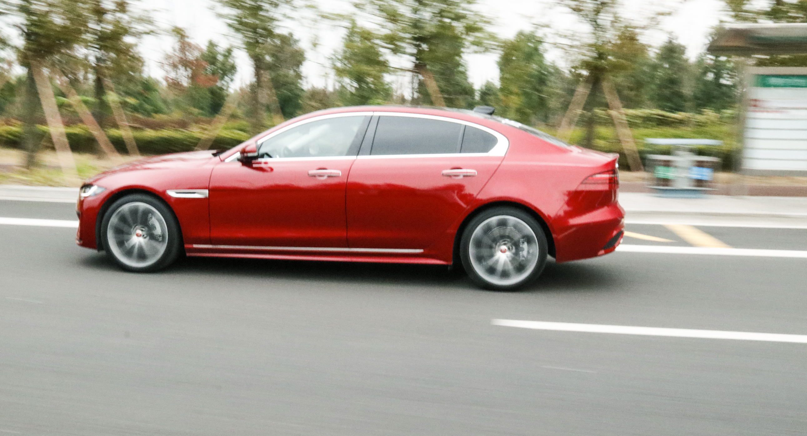 捷豹xel宝马3系性能测试,捷豹xel2021款豪华运动落地价