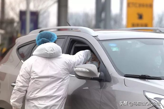 致敬白衣天使流泪视频,感人泪奔疫情现场