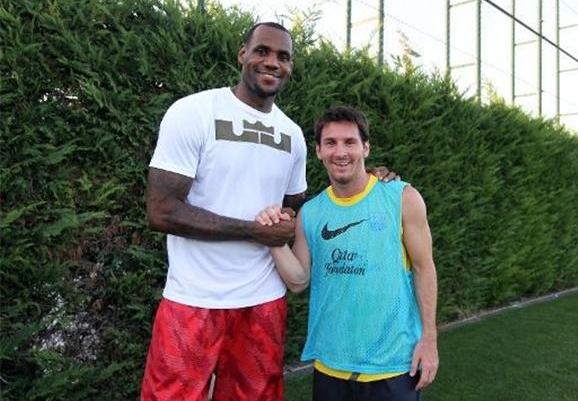 篮球明星和足球明星身价对比,奥尼尔体型和姚明的体型