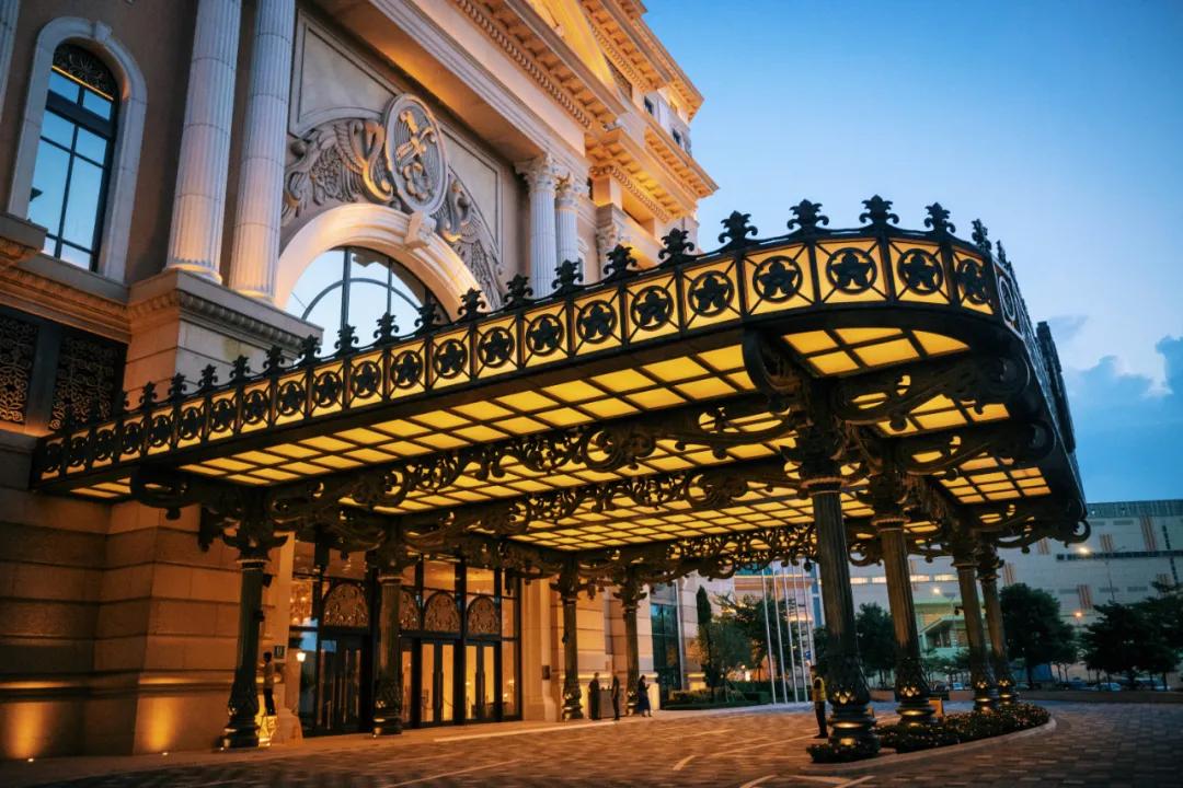 200块钱住北京,200块住酒店吃大餐