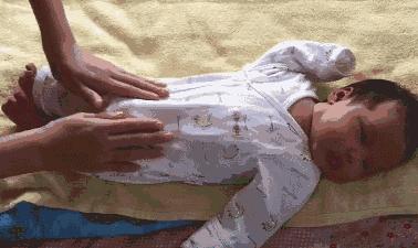 不到一个月新生儿胀气排气操,新生儿排气操婴儿胀气快速放屁