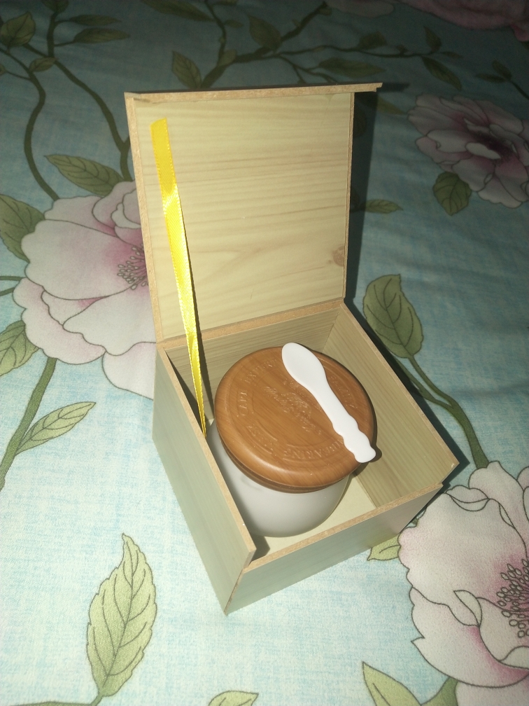 一叶子面膜和膜法世家面膜哪个好,膜法世家的白面膜好还是黑面膜好