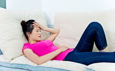 绝经会引起偏头痛吗,月经期头痛是雌激素高还是低