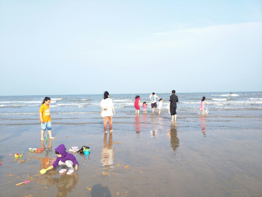 日照第三海水浴场离吴家台远吗,日照吴家台有免费的海水浴场吗